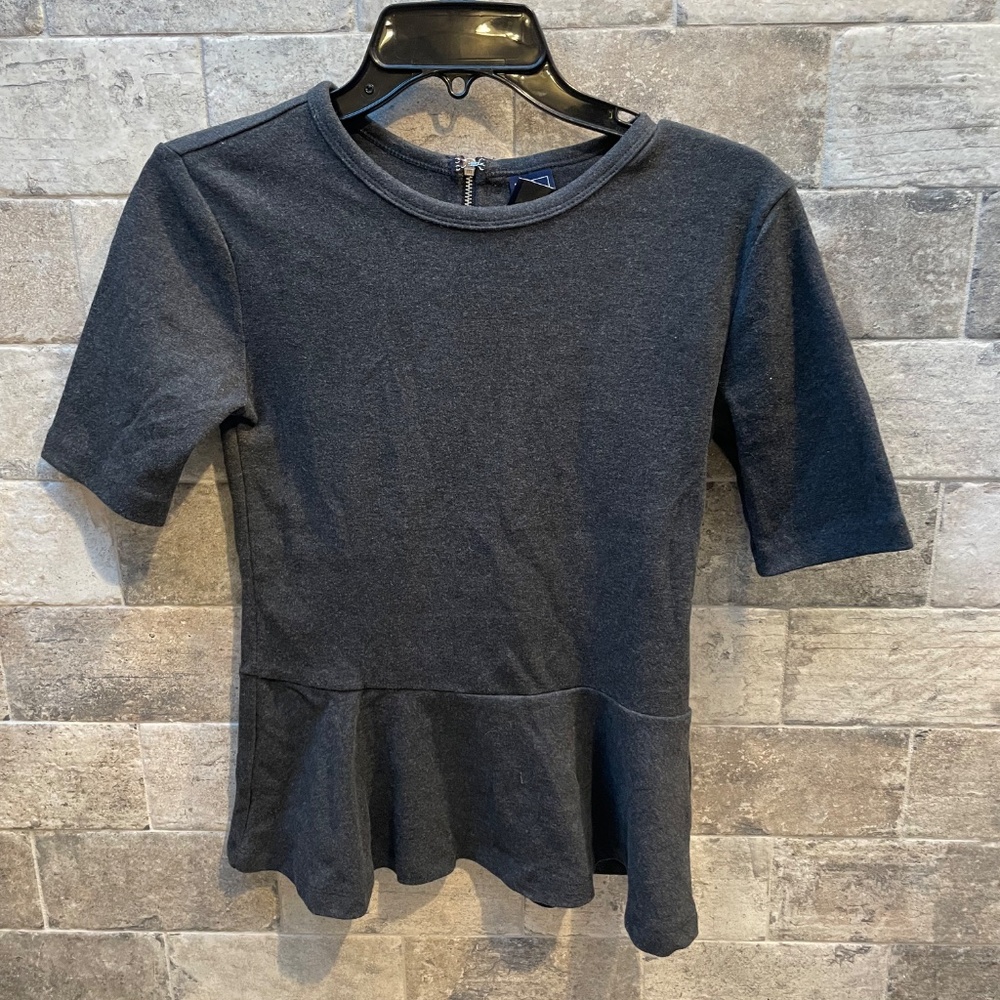 ❤️ GAP GREY PEPLUM KNIT TOP SIZE XS - Picture 2 of 7